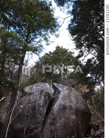 Ruisuyama的桃太郎岩石 13281280