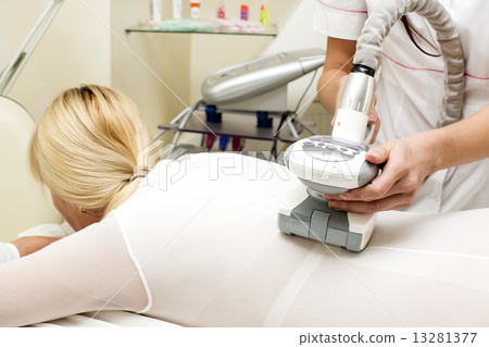 woman is in the process at the clinic lipomassage woman is in the process at the clinic lipomassage 13281377
