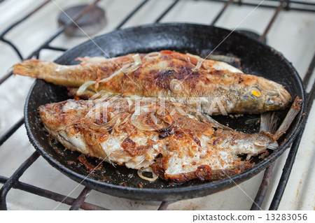 Fried fish in a frying pan 13283056