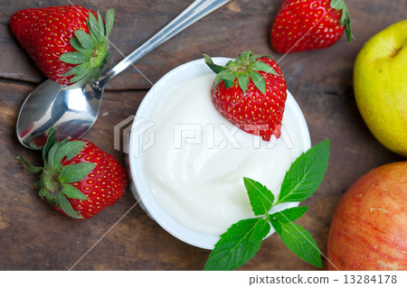 fruits and yogurt 13284178