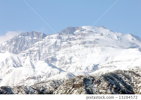 Andean mountain range of the early winter which is covered with snow and shows beautiful winter mountain expression also in the beauty, 5000 m class mountain ranges 13284572