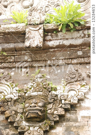Balinese Hindu Sculpture / Stone Statue (Ubud Royal Palace / Bali / Indonesia) 13284653