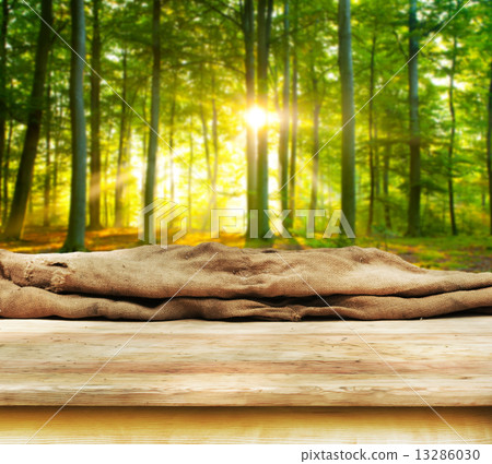 empty table empty table 13286030