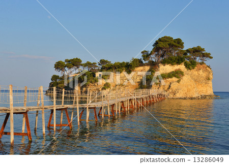 Cameo island 13286049