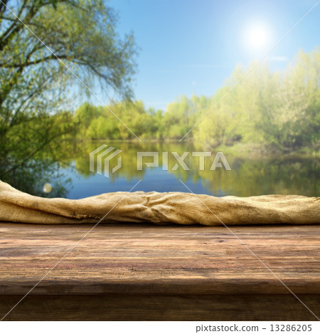 empty table 13286205