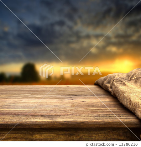 empty table empty table 13286210