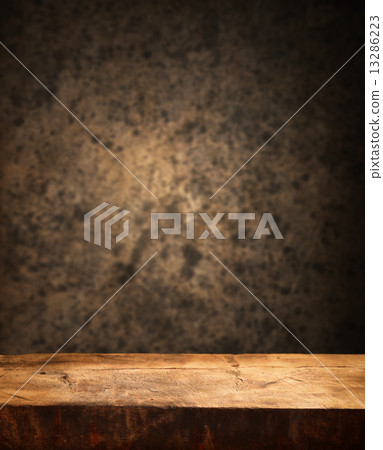empty table 13286223