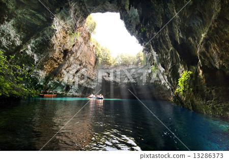 melissani lake 13286373