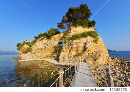 Cameo island 13286378