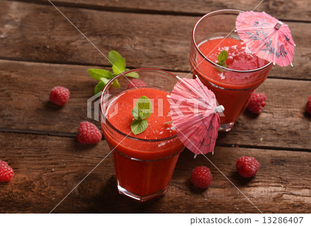 cocktails cocktails 13286407