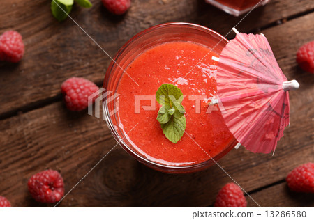 cocktails cocktails 13286580