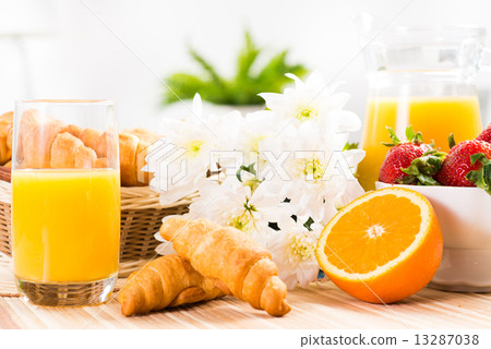 early breakfast 13287038