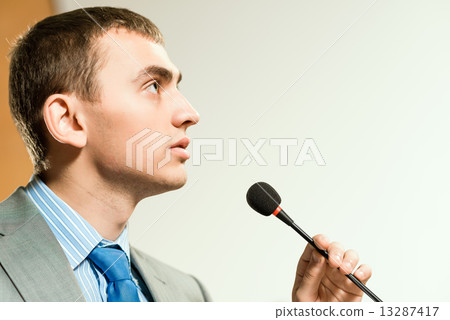 male speaker male speaker 13287417