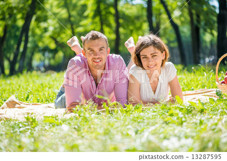 Date in park 13287595