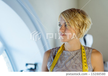 Atelier worker Atelier worker 13288580
