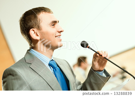 male speaker male speaker 13288839