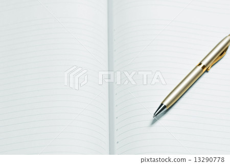 pen and open notepad 13290778