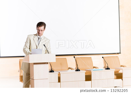 male speaker male speaker 13292205