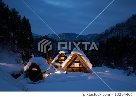 Winter Shirakawa Town 13294405