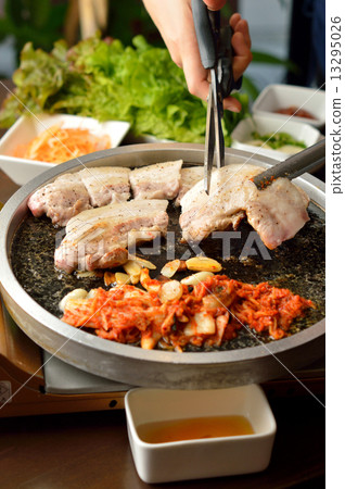 Korean barbecue 13295026