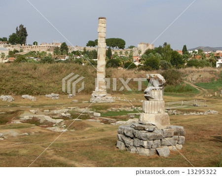 Scenery of the temple of Artemis (trace) Scenery of the temple of Artemis (trace) 13295322