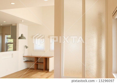 在進入新建的內部之前 在進入新建的內部之前 13296097