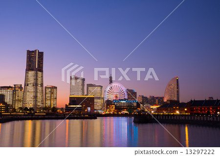 Yokohama Minato Mirai，平安夜的整座建築都亮了起來 13297222