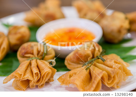 Fried Prawn Wonton 13298140