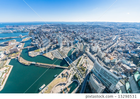 Yokohama · Urban landscape 13298531