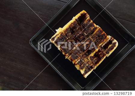 baked bread with chocolate cream 13298719