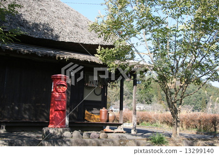 Straw Roof Straw Roof 13299140