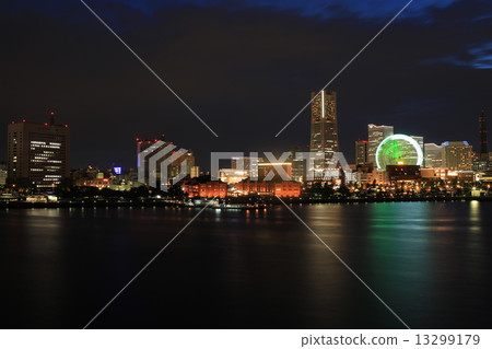 Yokohama night view 13299179