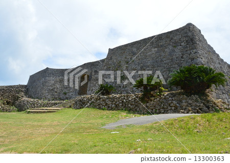 "Three Guo" of Nakagusuku (Nakagakujo village in Nakagami-gun, Okinawa Prefecture, Nakagusuku village) 13300363