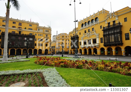 The streets of Plaza de Armas The streets of Plaza de Armas 13301307
