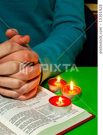 Female's arms over the Book of Psalms 13301928