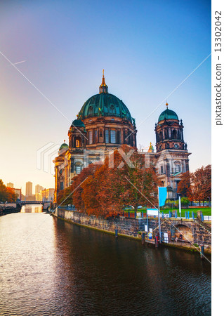 Berliner Dom cathedral in the morning 13302042