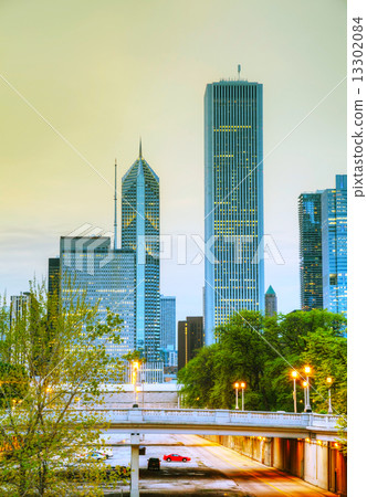 Downtown Chicago, IL in the evening 13302084