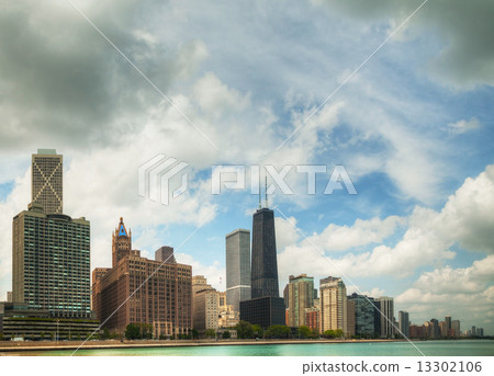 Downtown Chicago, IL on a sunny day 13302106