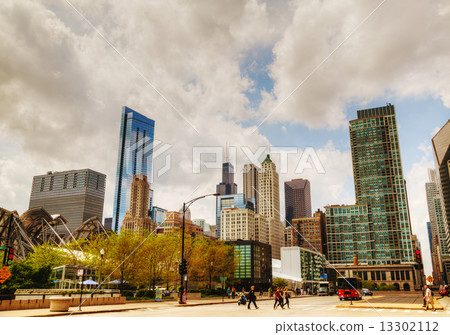 Cityscape of Chicago with the Willis Tower (Sears Tower) Cityscape of Chicago with the Willis Tower (Sears Tower) 13302112