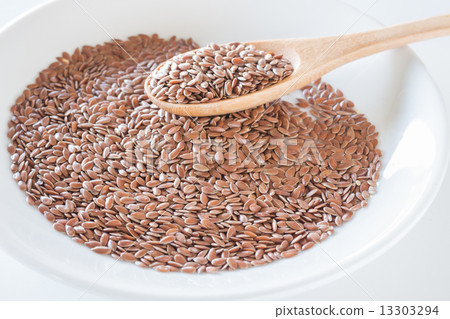 Brown flax seeds on a wooden spoon Brown flax seeds on a wooden spoon 13303294