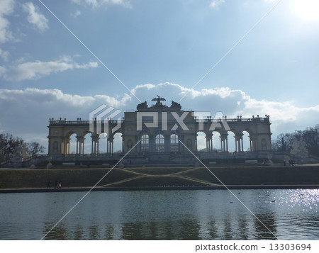 Gloriette on the fountain Gloriette on the fountain 13303694