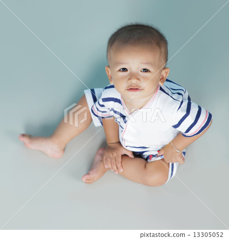 baby in the house 13305052