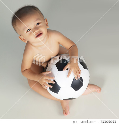 Portrait of a baby 13305053