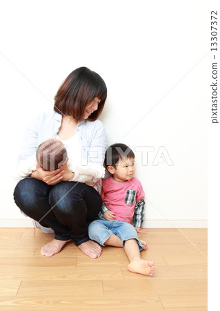 Parent and child 13307372