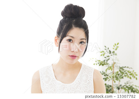 美女形象年輕的女士 美女形象年輕的女士 13307782