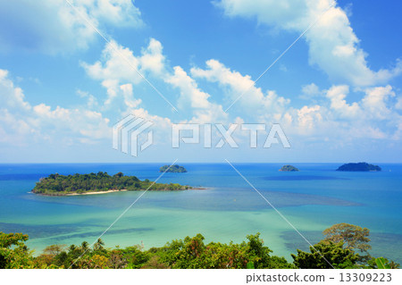 Scenic view islands in thailand 13309223
