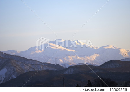 冬天白山,晚上 冬天白山,晚上 13309256