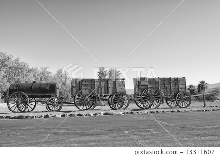 Old Far Wild West Band Wagon Old Far Wild West Band Wagon 13311602