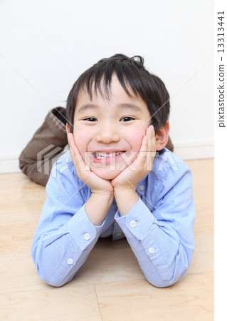 Boys playing cheeks 13313441
