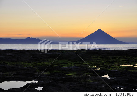 Mt. Kaidomi在黎明時分 Mt. Kaidomi在黎明時分 13313993